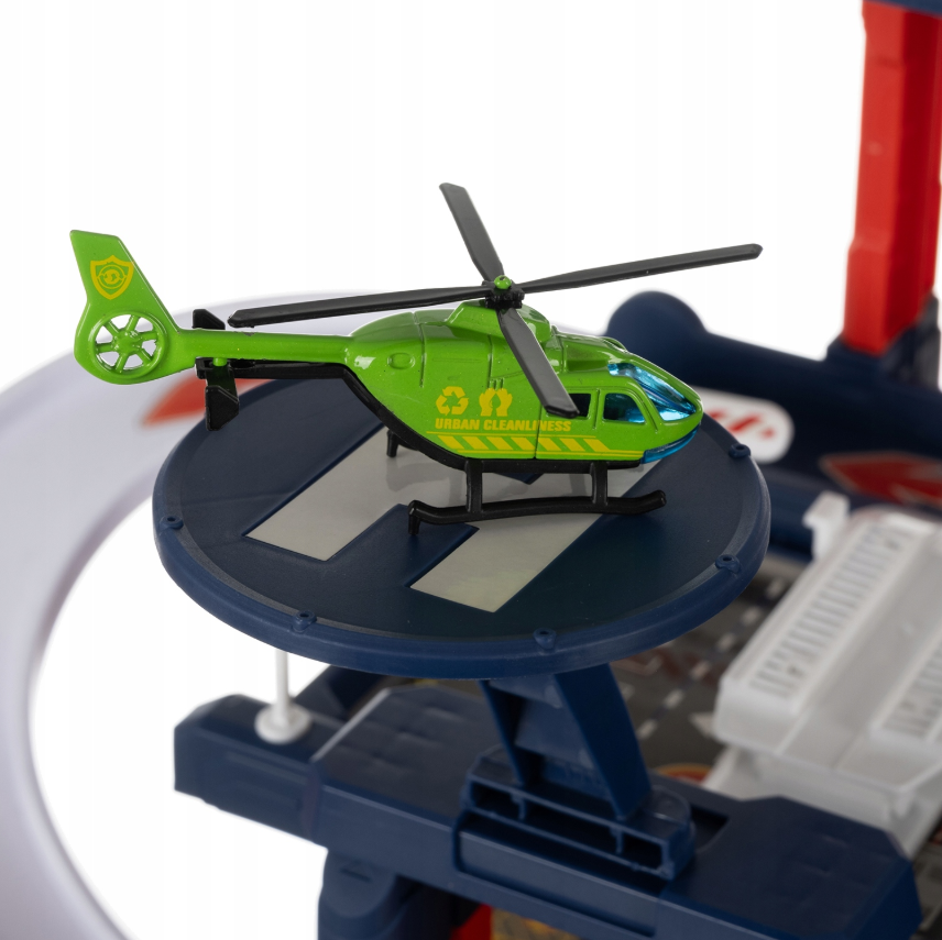 Egyedi, négyszintes parkoló autópályával és kiegészítőkkel